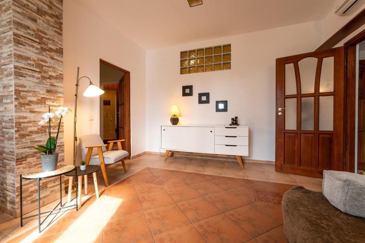 La Lampa Apartments Debrecen Bagian luar foto