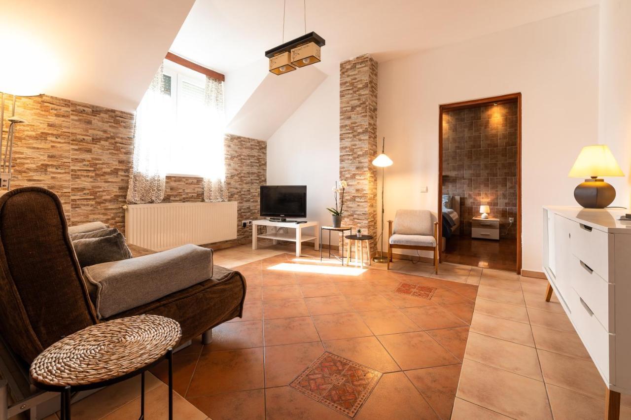 La Lampa Apartments Debrecen Bagian luar foto