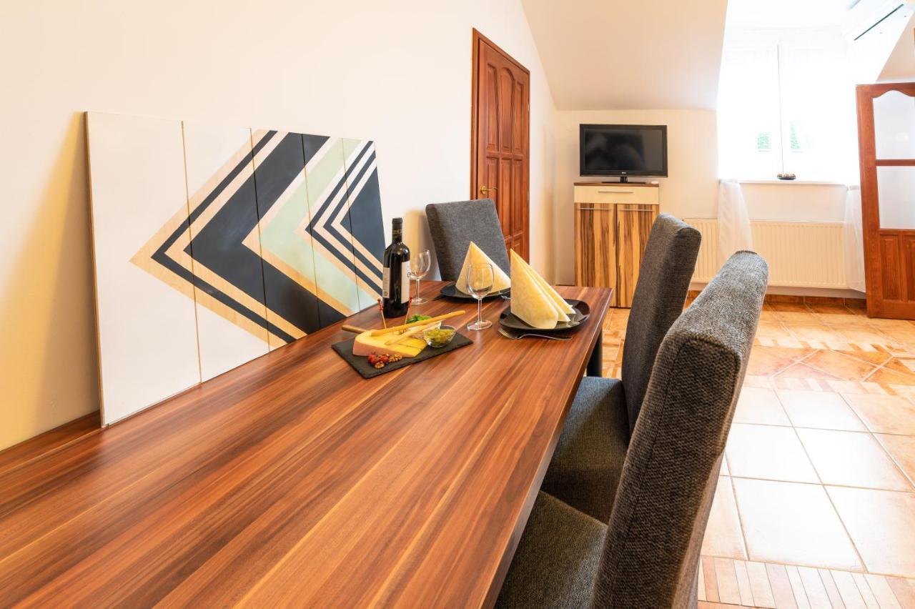 La Lampa Apartments Debrecen Bagian luar foto