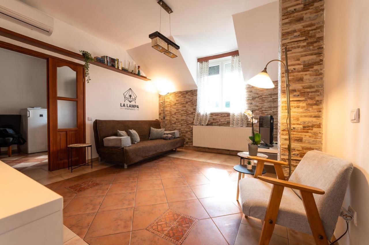 La Lampa Apartments Debrecen Bagian luar foto