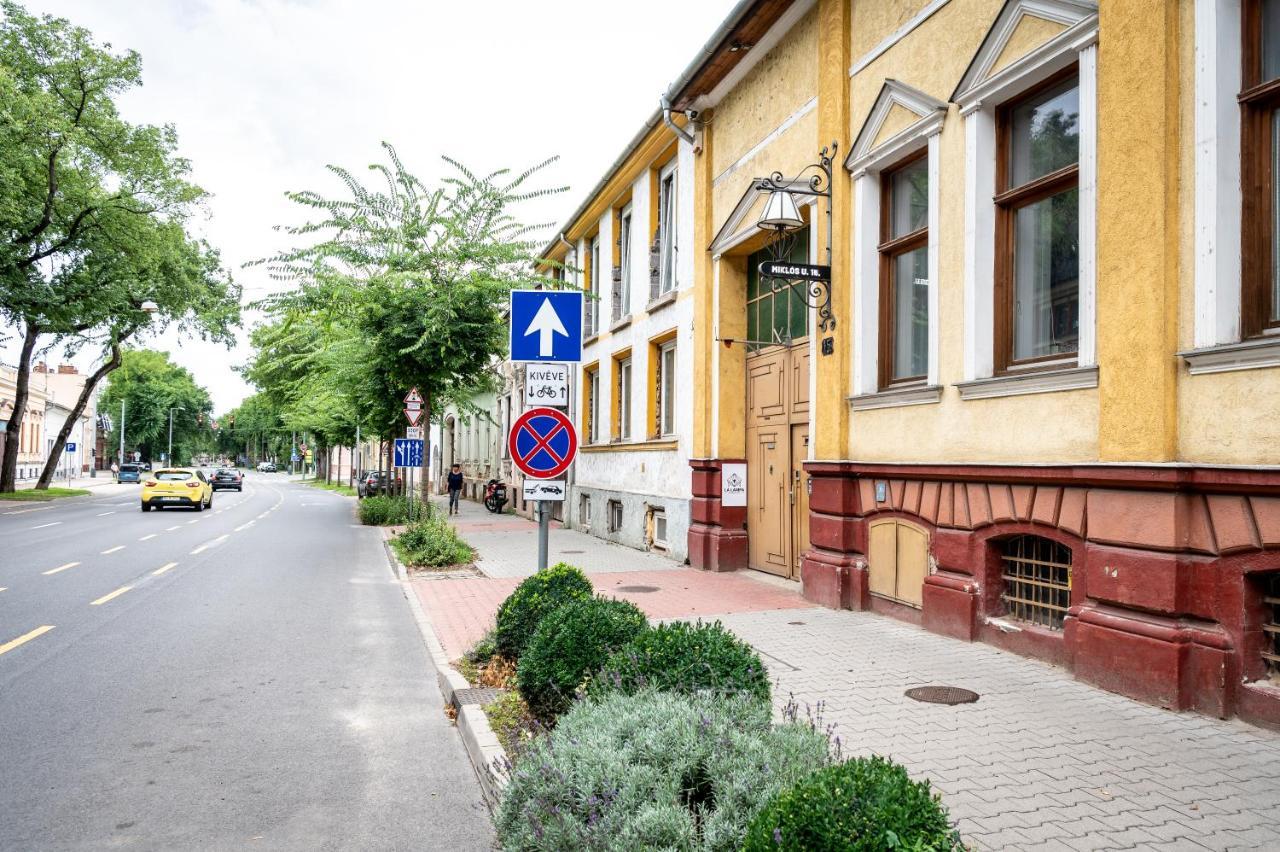 La Lampa Apartments Debrecen Bagian luar foto